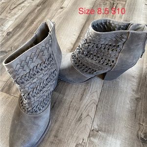 Size 8.5 shoes.